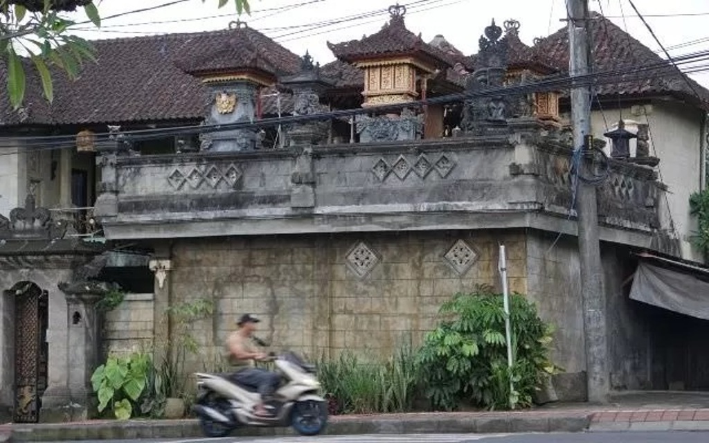 Merajan adalah satu tempat pemujaan umat Hindu di Bali. Biasanya ada di rumah masing-masing