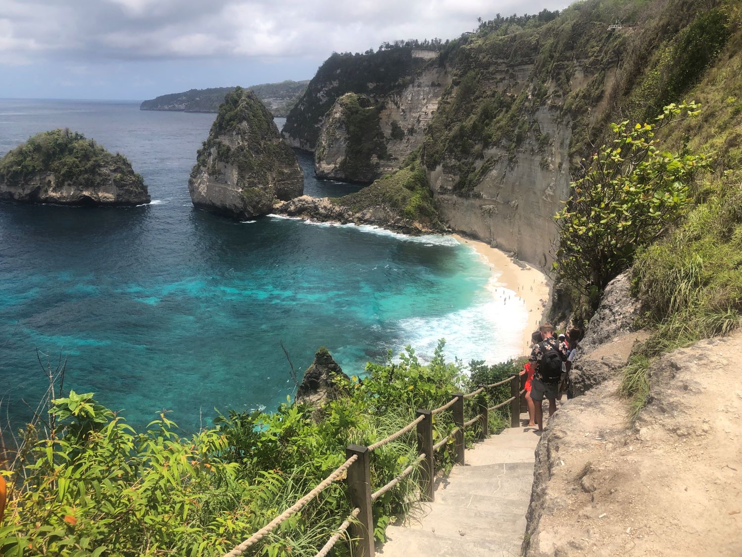 Diamond Beach di Nusa Penida, Klungkung jadi primadona ribuan wisatawan.