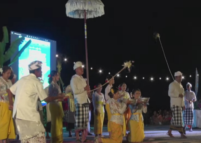 DIBUKA : Opening Lovina Festival 2023 yang menampilkan seni pertunjukan tradisi sakral Sang Hyang Penyalin dari Desa Pancasari.