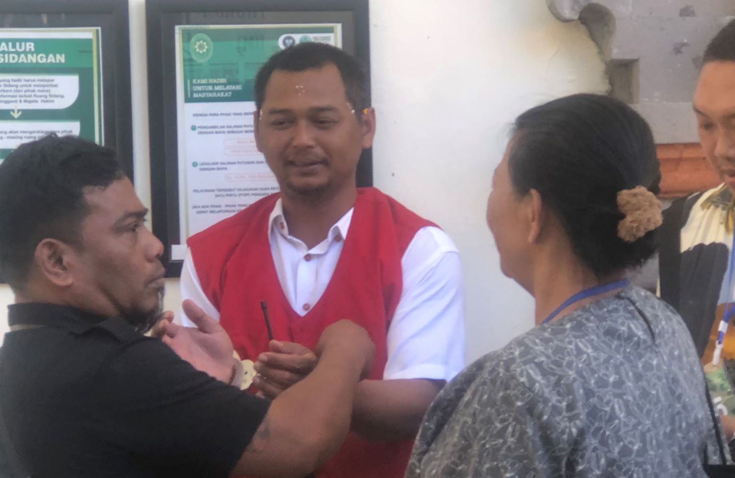 Terdakwa I Gede Wijaya keluar dari ruang sidang Kamis 20 Juli 2023.