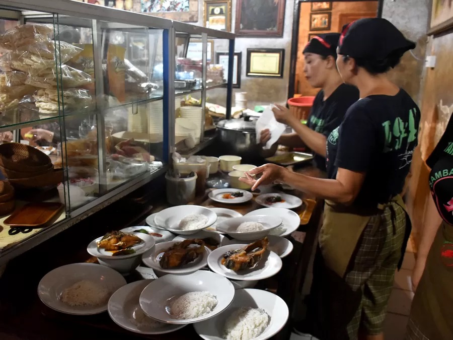 Warung Mak Beng menjadi satu-satunya restoran dari Indonesia yang masuk daftar tersebut. Warung makan ini berada di bawah restoran Figlmuller di Vienna Austria dan Katz