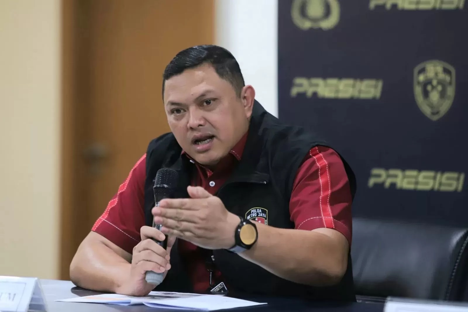 Direktur Reserse Kriminal Umum Polda Metro Jaya Kombes Pol Hengki Haryadi memberikan keterangan terkait penetapan seorang tersangka kasus pelecehan seksual Miss Universe Indonesia, Rabu (4/10).
