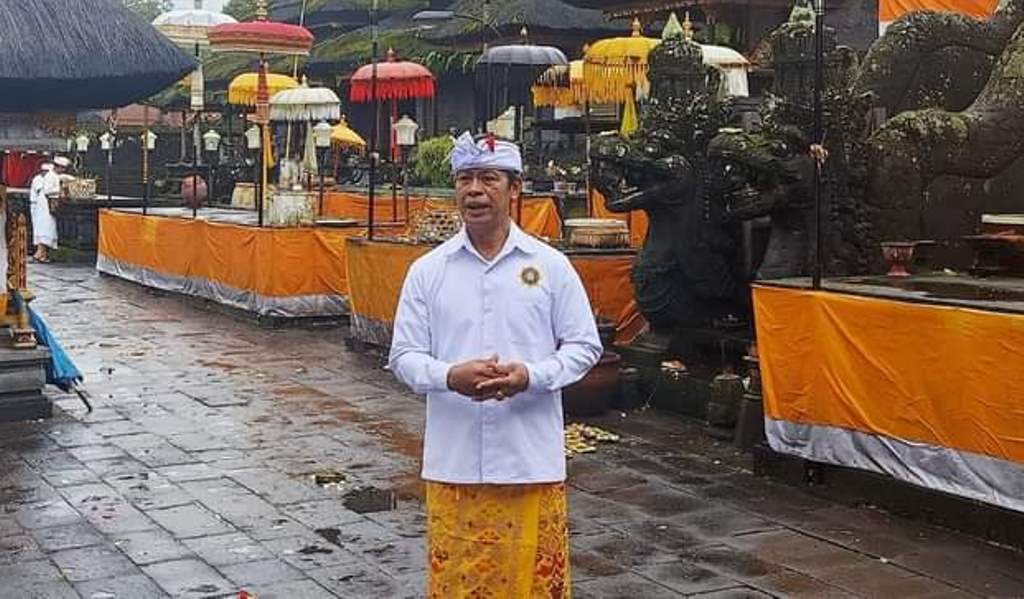 Ketua PHDI Provinsi Bali Nyoman Kenak