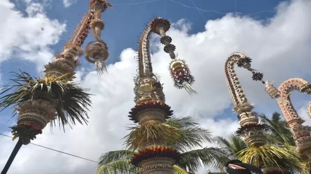 Penjor adalah salah satu sarana upacara bagi umat Hindu di Bali.