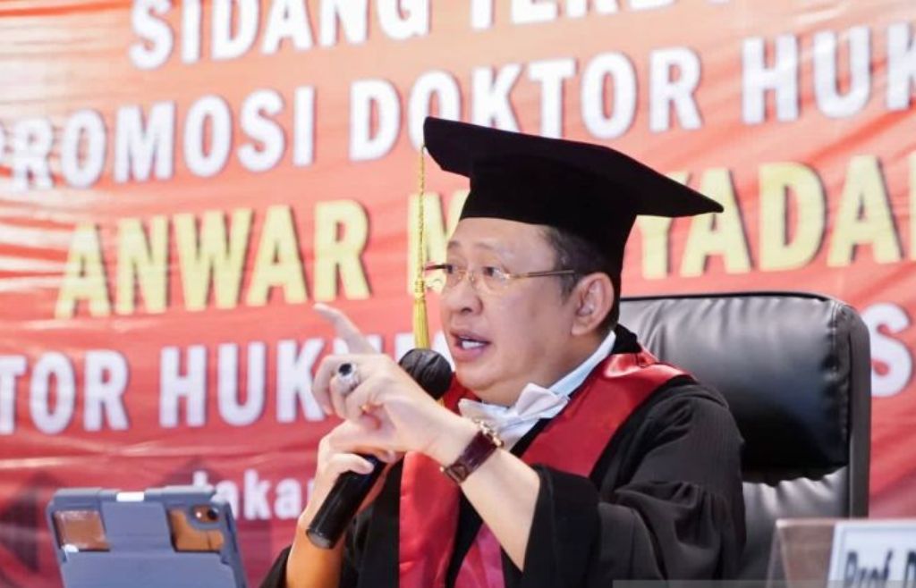 Ketua MPR RI Bambang Soesatyo sekaligus Dosen Tetap Pascasarjana S3 Program Doktor Ilmu Hukum Universitas Borobudur saat menguji disertasi dalam Ujian Sidang Terbuka Promosi Doktor Hukum