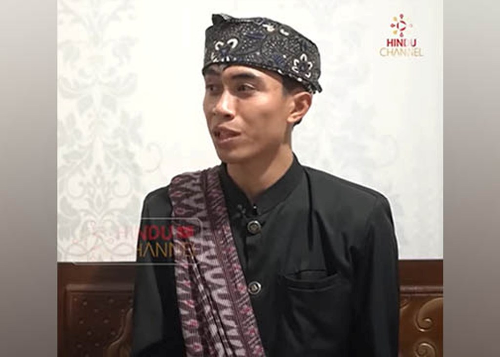 DITENTANG: Meski ditentang keluarga besar dan lingkungan, Afiski Arif Ridwan tak goyah memeluk Hindu.