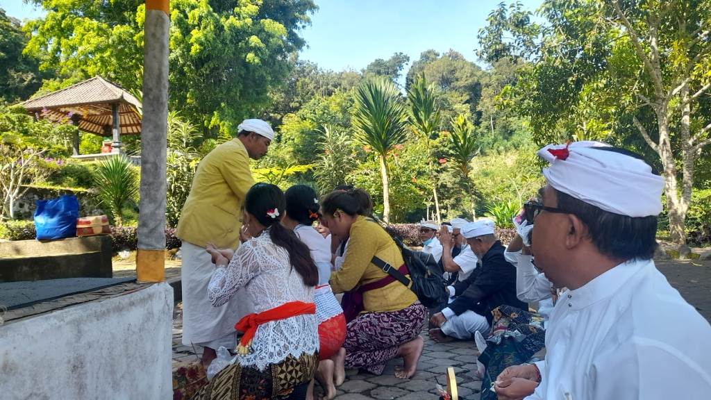 SEMBAHYANG: Pelaksanaan sembahyang pada Hari Suci Galungan.