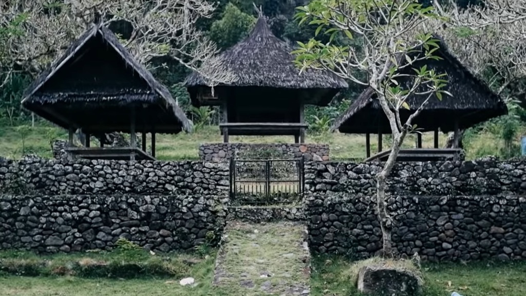 Pura yang ada di Tenganan Pegringsingan, Karangasem, Bali.
