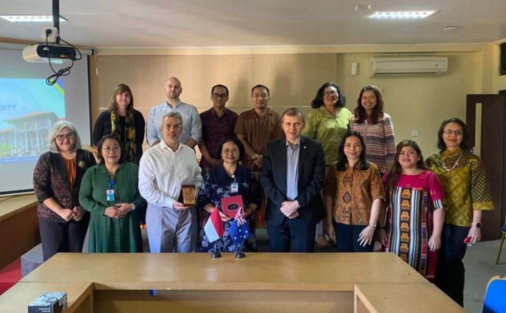 KUNJUNGAN: Unud melalui Kantor Urusan Internasional (KUI) menerima kunjungan Griffith University, Jumat (21/7) bertempat di Kantor KUI Denpasar.