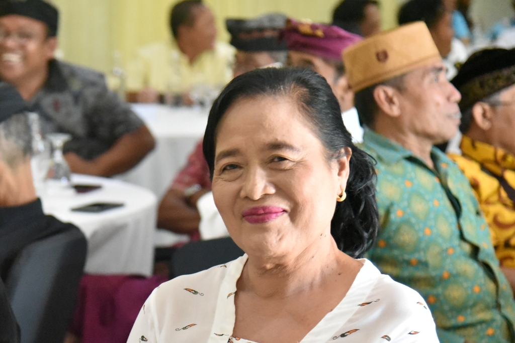 Ketua PHDI Karangasem, Ni Nengah Rustini