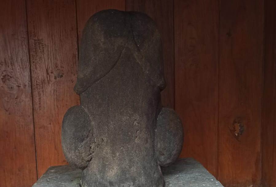 SUBUR : Arca phallus (Kuntobimo) adalah simbol ucapan syukur karena memberikan kesuburan di bumi Cetho, dan merupakan harapan kepada sang pencipta agar selalu diberikan kesuburan