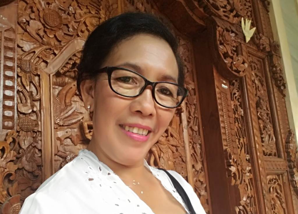 KENDALI DIRI: Dosen Upakara STAHN Mpu Kuturan Singaraja, Dr. Wayan Murniti, M.Ag. mengatakan, saat Penyekeban dan Penyajaan Galungan hindari pertengkaran dan kendalikan diri.