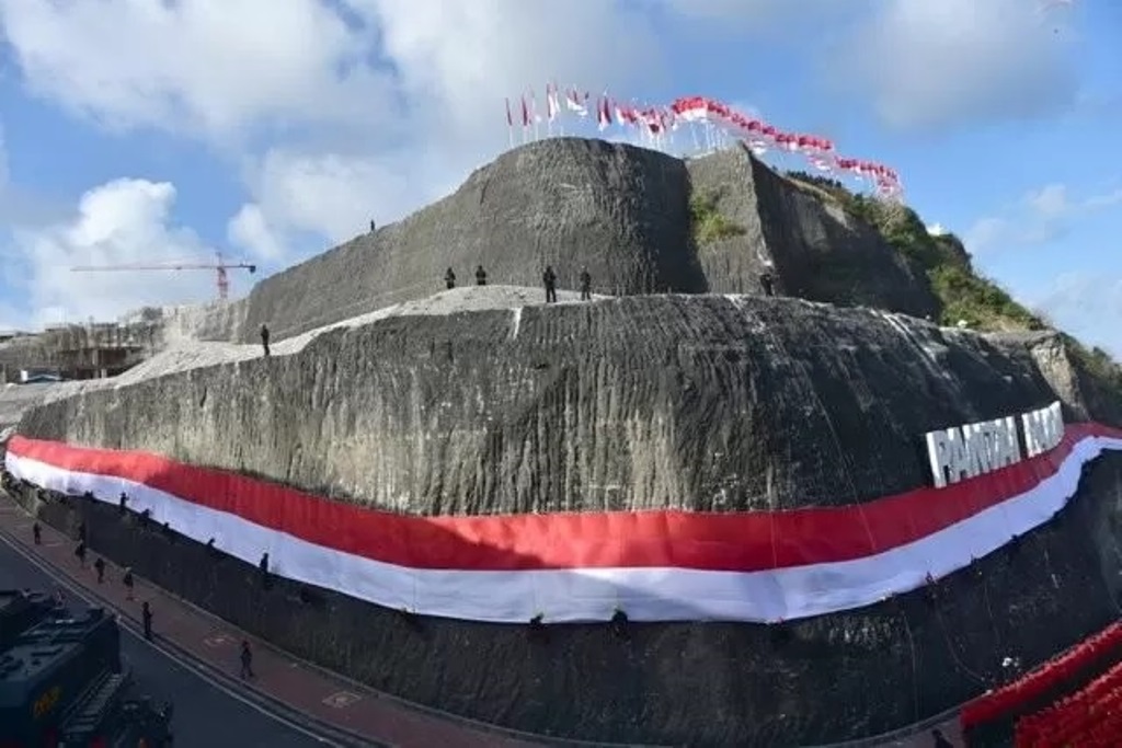 Pantai Pandawa yang terletak di Desa Kutuh, Kabupaten Badung, Provinsi Bali.