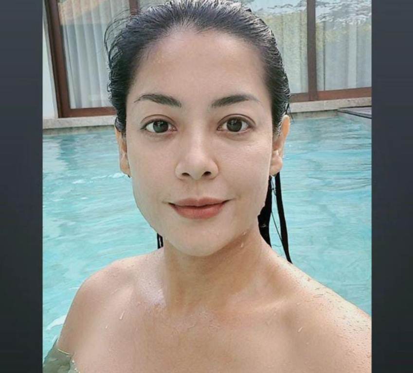 TAK PUDAR: Kecantikan Lulu Tobing tak pernah pudar meski berusia 45 tahun. Dia pun kembali dijodohkan dengan Ari Wibowo oleh warganet.