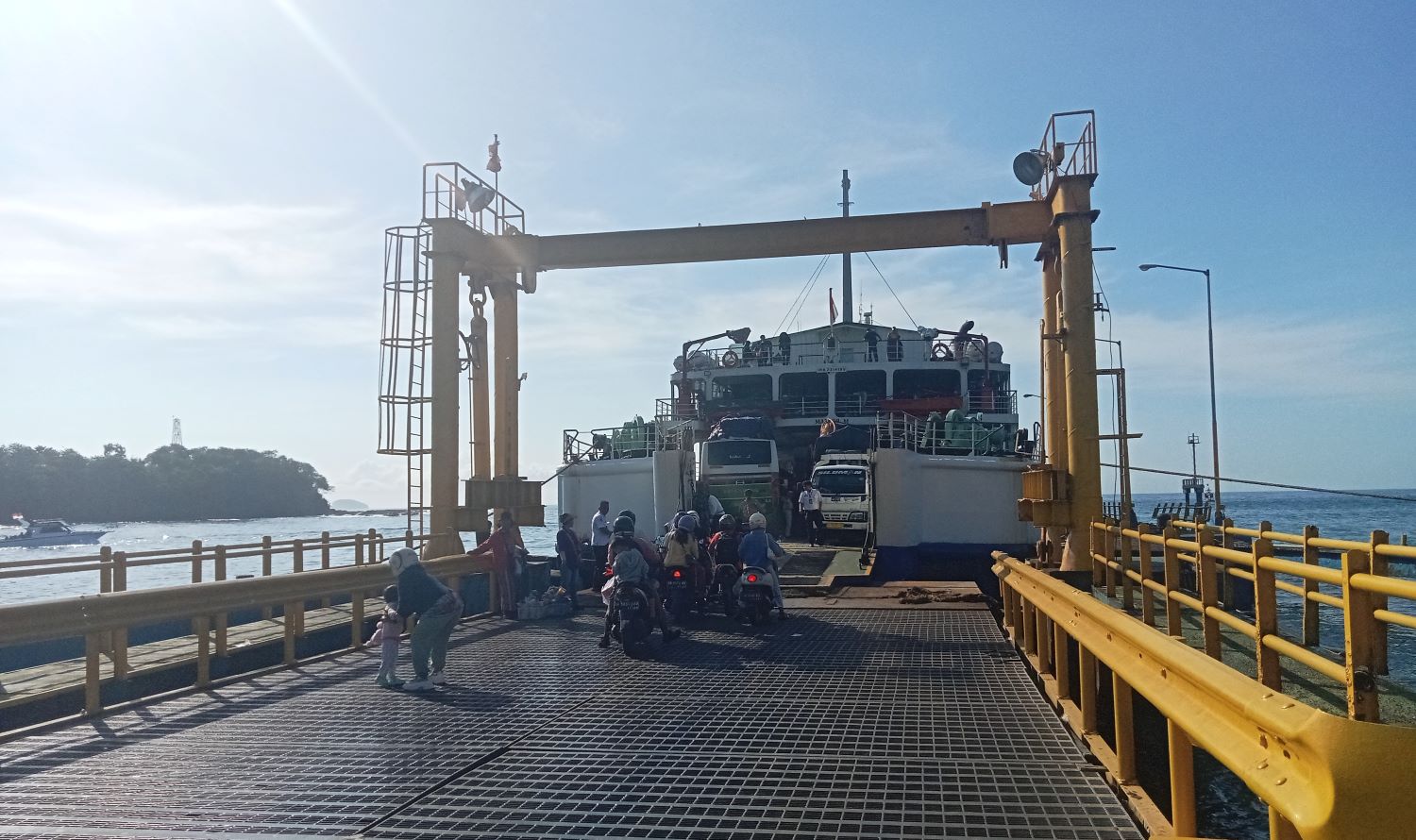 Penyesuaian tarif untuk penyeberangan dari Pelabuhan Padangbai, Karangasem, Bali-Lembar, Nusa Tenggara Barat dan sebaliknya segera diterapkan.