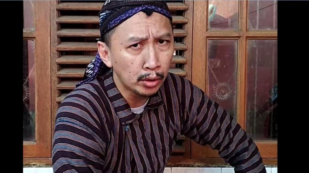 REKOMENDASI: Permadi Arya atau Abu Janda sampaikan dukungan kepada AWK untuk rekomendasi tutup bakso A Fung di Bandara Ngurah Rai.