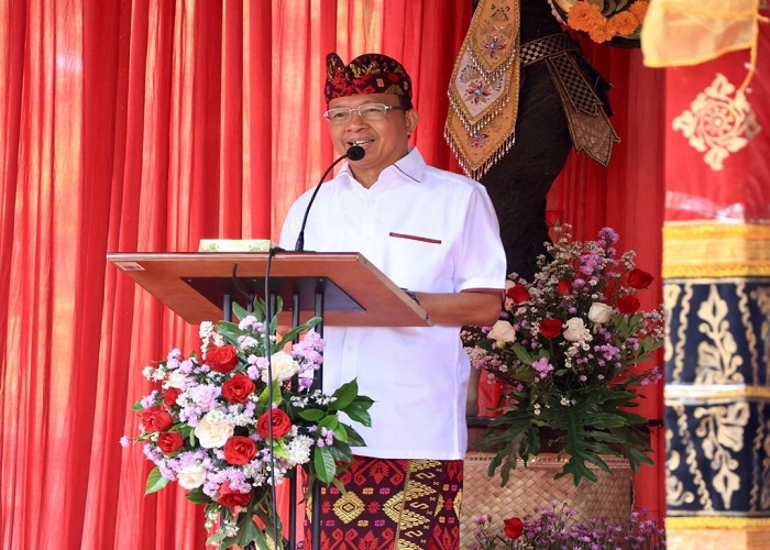 GUBERNUR : Gubernur Bali, Wayan Koster.