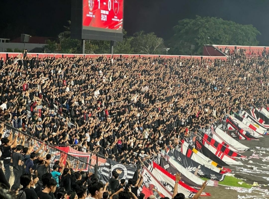 KEMBALI : Basis suporter Northsideboys12 menyatakan siap ramaikan kembali Stadion Dipta setelah mencabut boikot nya.