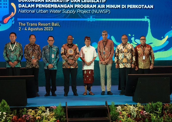 GUBERNUR : Gubernur Bali, Wayan Koster.