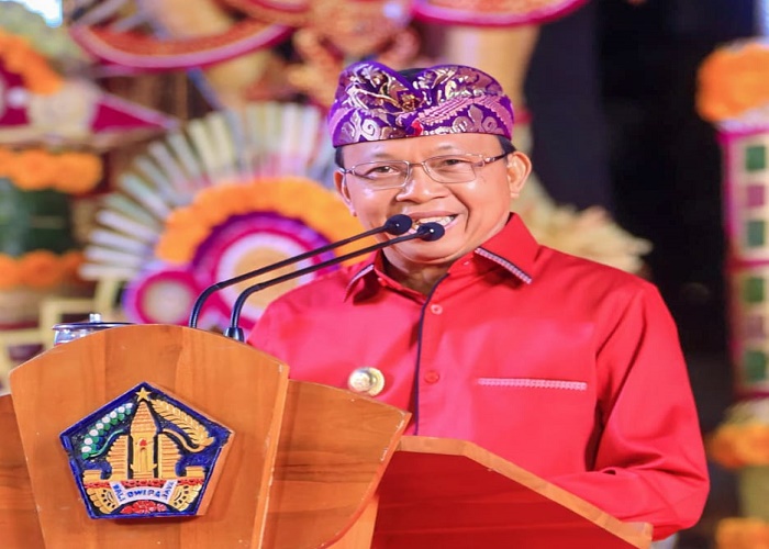 GUBERNUR : Gubernur Bali Wayan Koster.