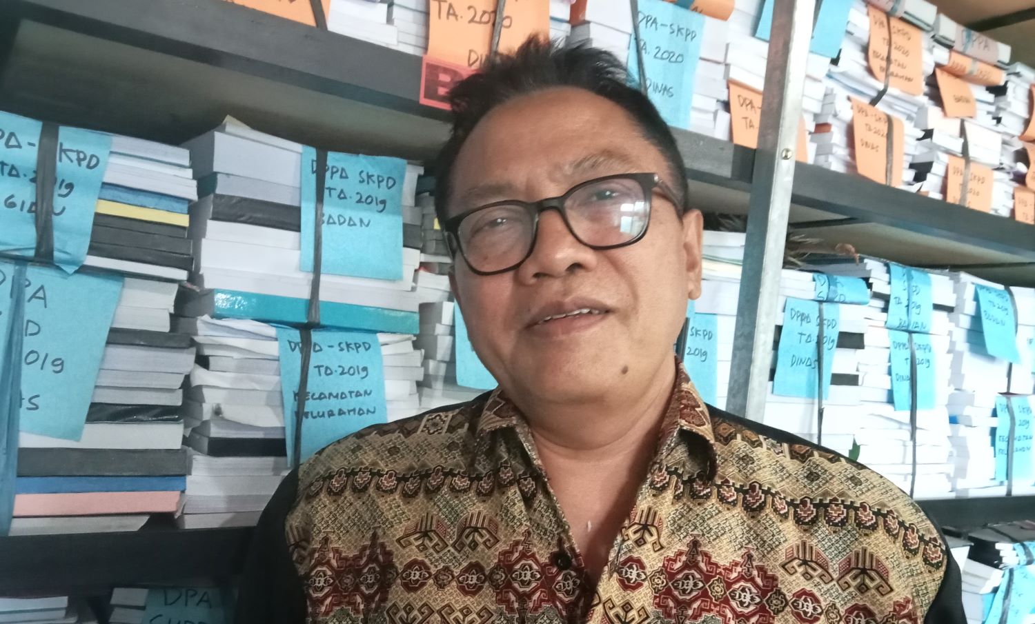 Kepala BPKAD Karangasem I Wayan Ardika menyikapi ulah oknum sopir truk menghindari pos portal.