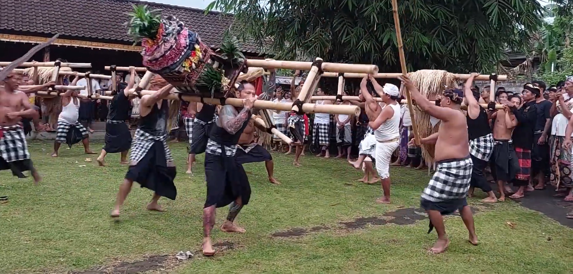Tradisi Dewa Maserama di Pura Panti Timbrah, Desa Paksebali, Kecamatan Dawan, Klungkung adalah salah satu tradisi Hindu Bali saat Hari Raya Kuningan.