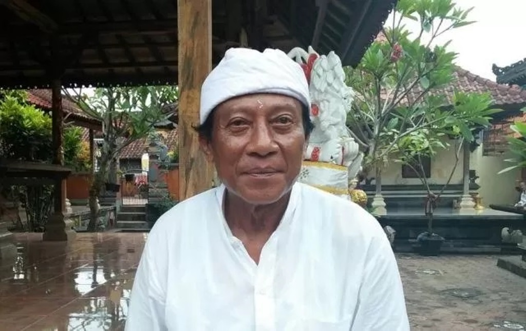 Jro Mangku I Made Mustika selaku Pemangku di Pura Dadia Panti Timbrah
