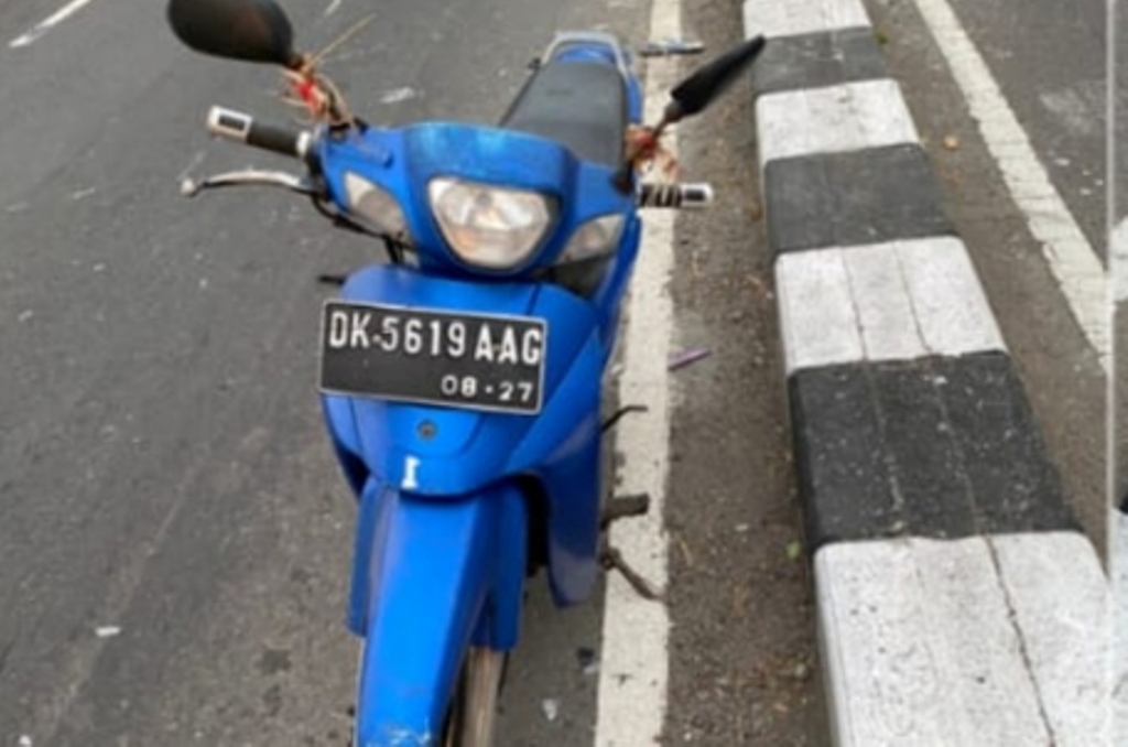 Sepeda motor yang dikendarai Nyawa Ni Ketut Sidi, korban kecelakaan maut antar sepeda motor di Kesiman Kertelangu, Denpasar Timur, Bali.