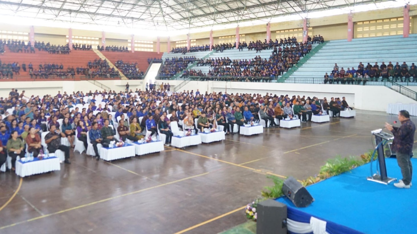 Seminar motivasi dan peningkatan kompetensi diri ASN di lingkup Pemkab Jembrana dengan menghadirkan motivator Dr Aqua Dwipayana, Sabtu 5 Agustus 2023.