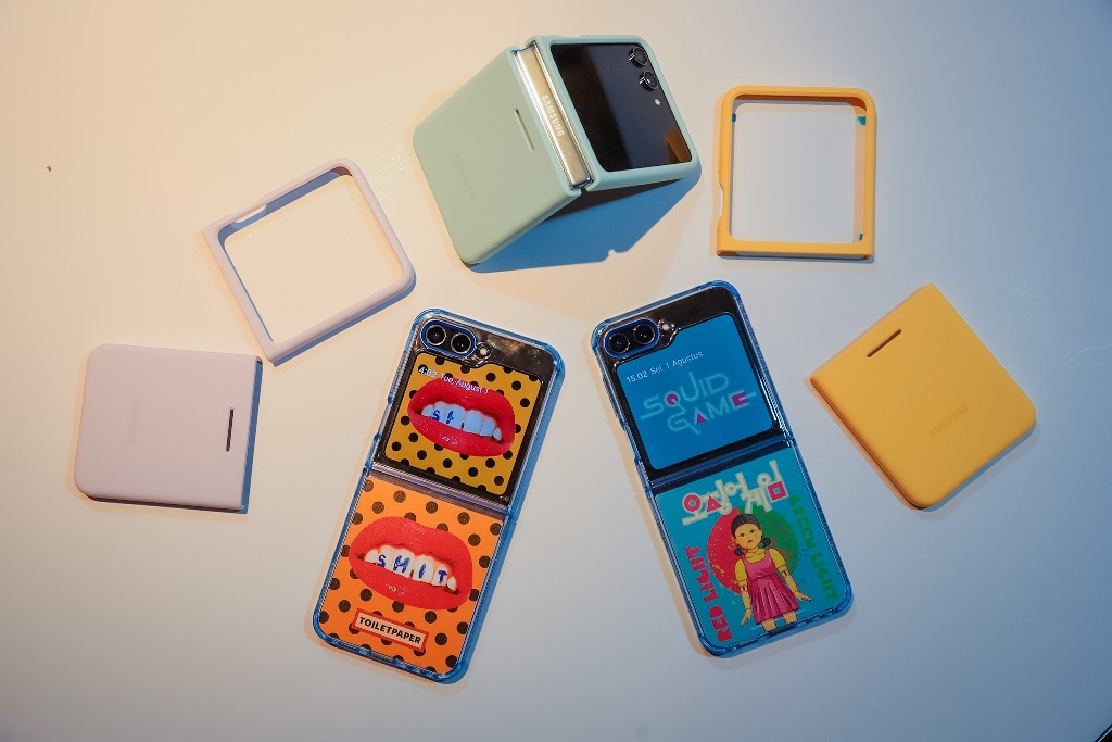 STYLISH: OOTD lebih stylish dengan Galaxy Z Flip5 terbaru sehingga sangat ideal bagi para fashion enthusiast.