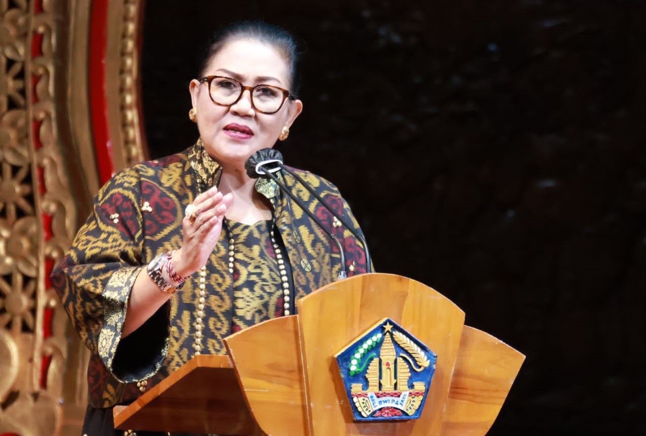 Ketua Dewan Kerajinan Nasional Daerah (Dekranasda) Provinsi Bali, Ny. Putri Koster saat menutup pameran IKM Bali Bangkit, Selasa 8 Agustus 2023.