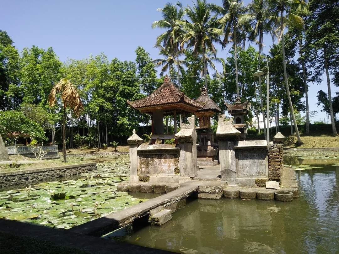 Kolam Taman Pura Langgar sebagai tempat menenggalamkan sapi sebagai kurban sebelum Nyepi.