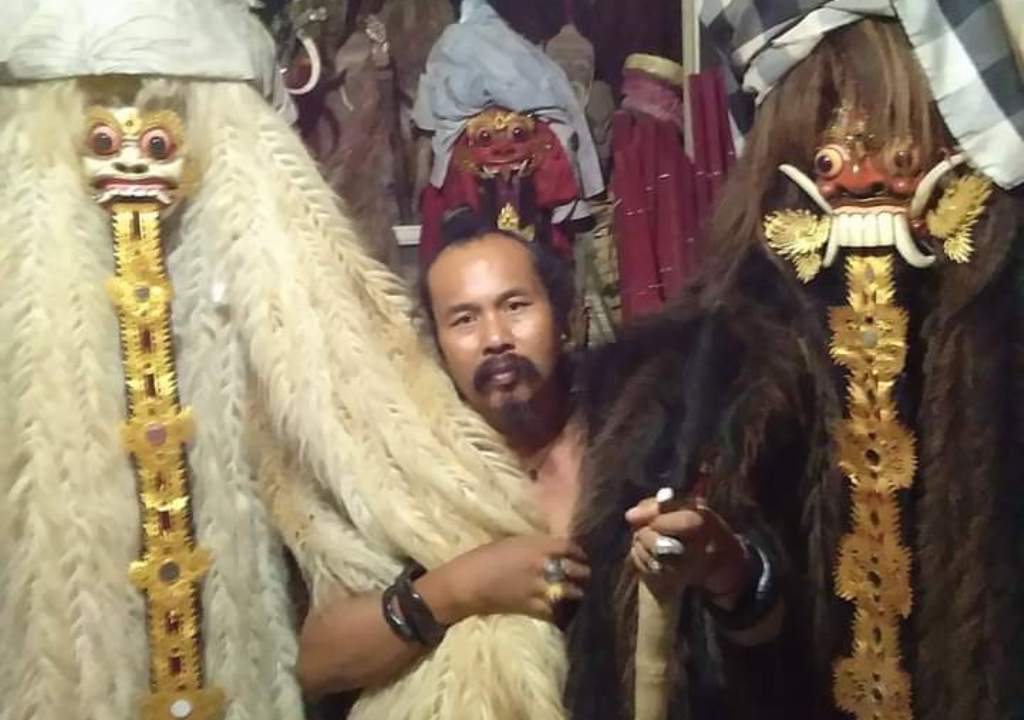 AKTIF: Jro Pasek Pawang hujan meninggal dunia. Sebelum dikabarkan meninggal, Jro Pasek tak aktif di media sosial.
