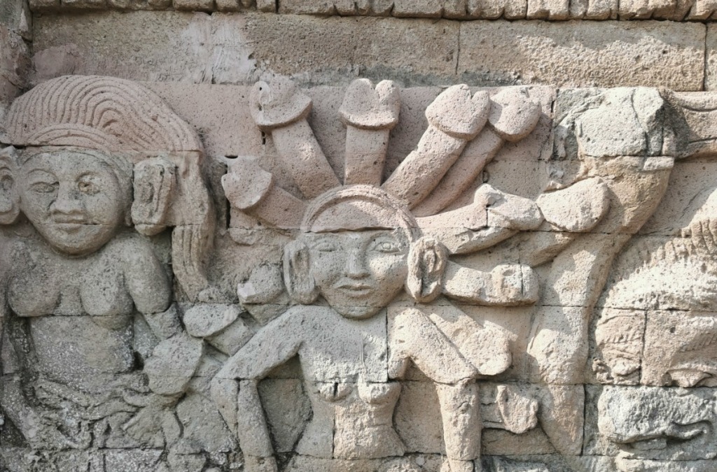 Relief Pirata Tendas Keleng yang ada di Pura Dalem Sangsit, Buleleng, Bali.