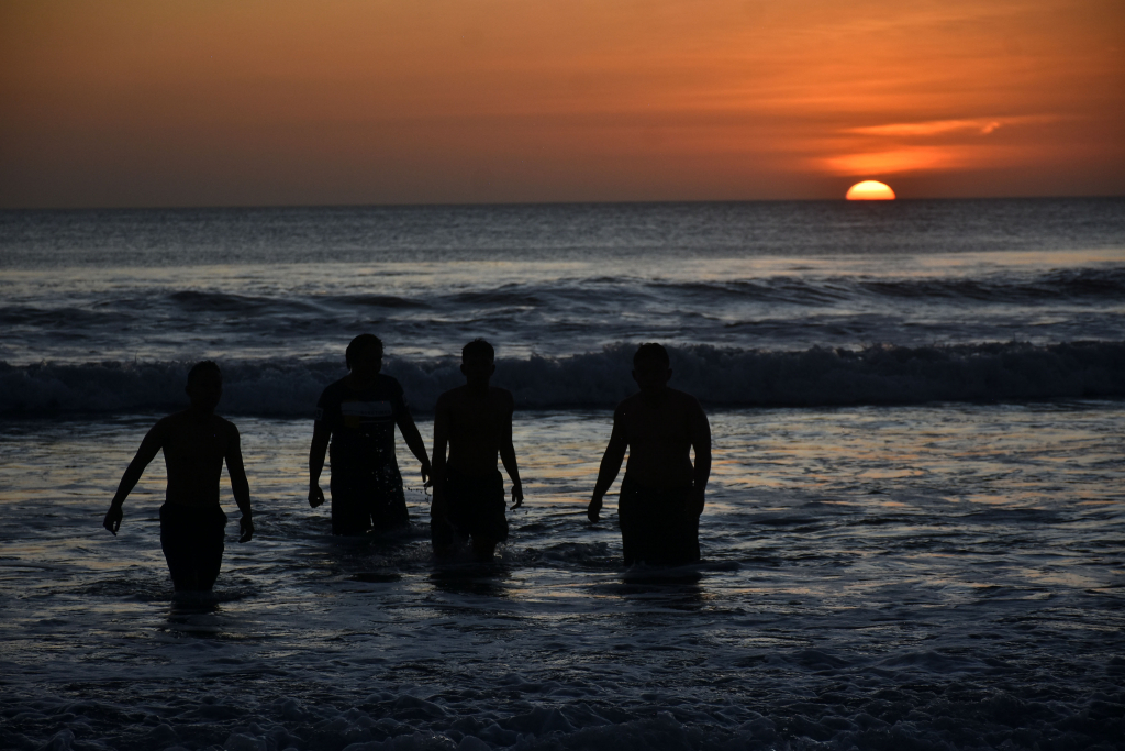 Pantai Kuta, Badung, Bali dengan keindahan Sunset nya tetap menjadi pilihan utama wisatawan asing berkunjung ke Bali.