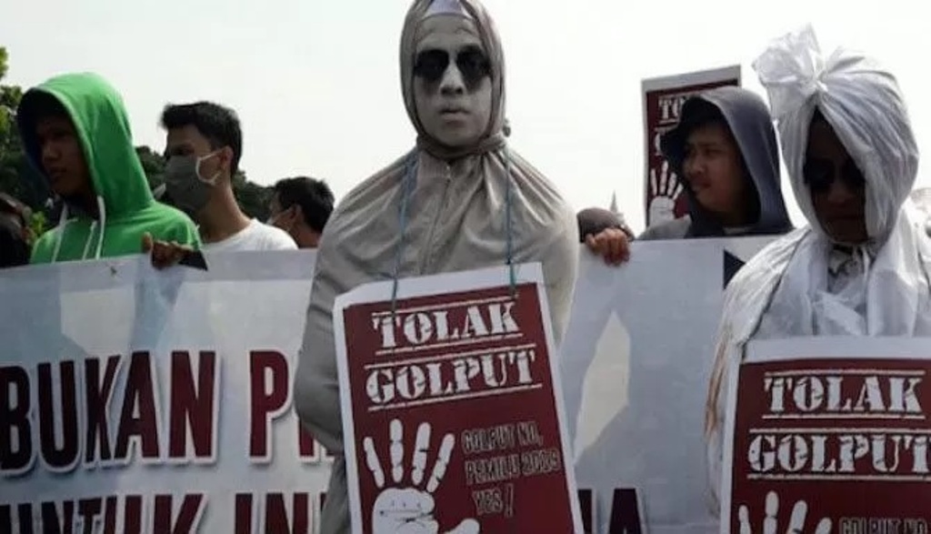 KAUM MUDA : Kaum muda merupakan ujung tombak untuk bangsa ini lebih baik maju dan lebih mengayomi di mana eranya anak muda untuk lebih peduli dan tertarik di bidang politik.