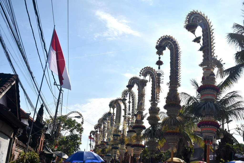 Lomba Penjor pada tradisi pengerbongan di Desa Adat Kesiman