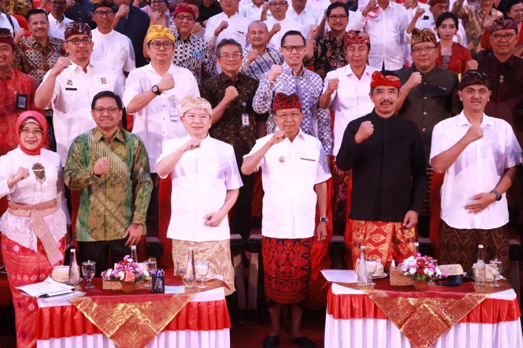DILUNCURKAN: Gubernur Bali Wayan Koster bersama Menteri Perencanaan Pembangunan Nasional (PPN) / Kepala Bappenas, Bapak Suharso Monoarfa dalam acara peluncuran BDF dan PMO.