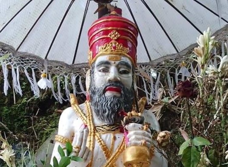 Palinggih Dang Hyang Sidhi Mantra di Pura Goa Raja di kompleks Pura Besakih.