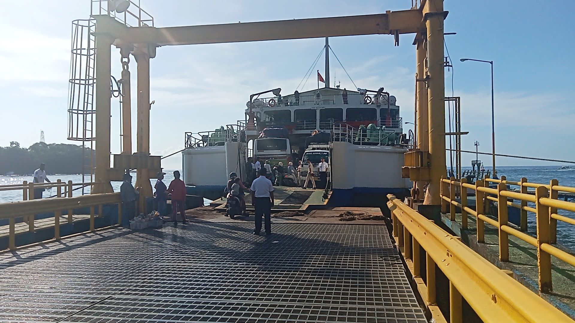 Situasi di Pelabuhan Padangbai, Desa Padangbai, Kecamatan Manggis, Karangasem, Bali yang akan menerapkan tiket online.