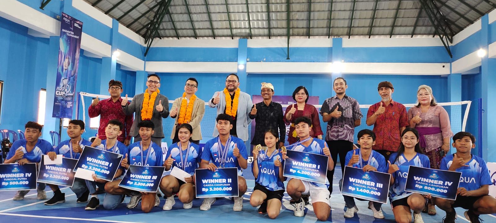 Para juara Badminton Aqua Cup School 2023 yang berakhir di SMKN 1 Denpasar, Kamis 24 Agustus 2023.