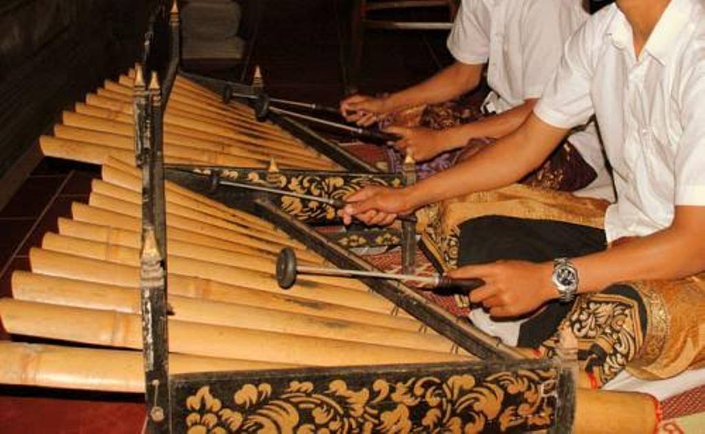 RINDIK: Rindik, alat musik tradisional Bali yang terbuat dari bambu ini ternyata berasal Wengker dari Jawa. Begini sejarahnya hingga sampai di Bali.