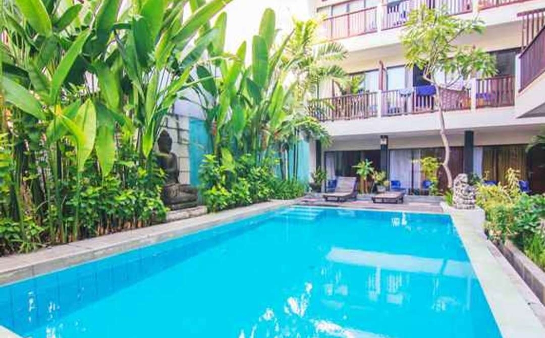 The Kubu Hotel ada di Jalan Poppies 1 Gang Sorga, Kuta. Murah saja, hanya Rp 95 ribu