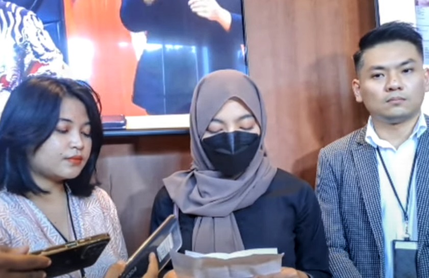 Pernyataan minta maaf Oklin Fia.
