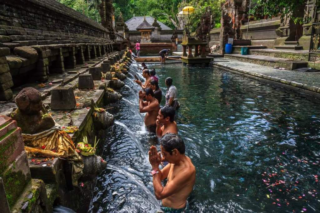 Tempat melukat di Pura Tirta Empul, Tampaksiring, Gianyar Bali