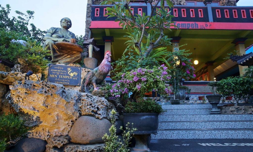 Rumah makan ayam betutu Men Tempeh 1978 yang berlokasi di bekas Terminal Gilimanuk, Kelurahan Gilimanuk, Jembrana, Bali.