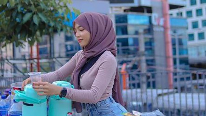 Selebgram Oklin Fia beri klarifikasi soal konten jilat es krim