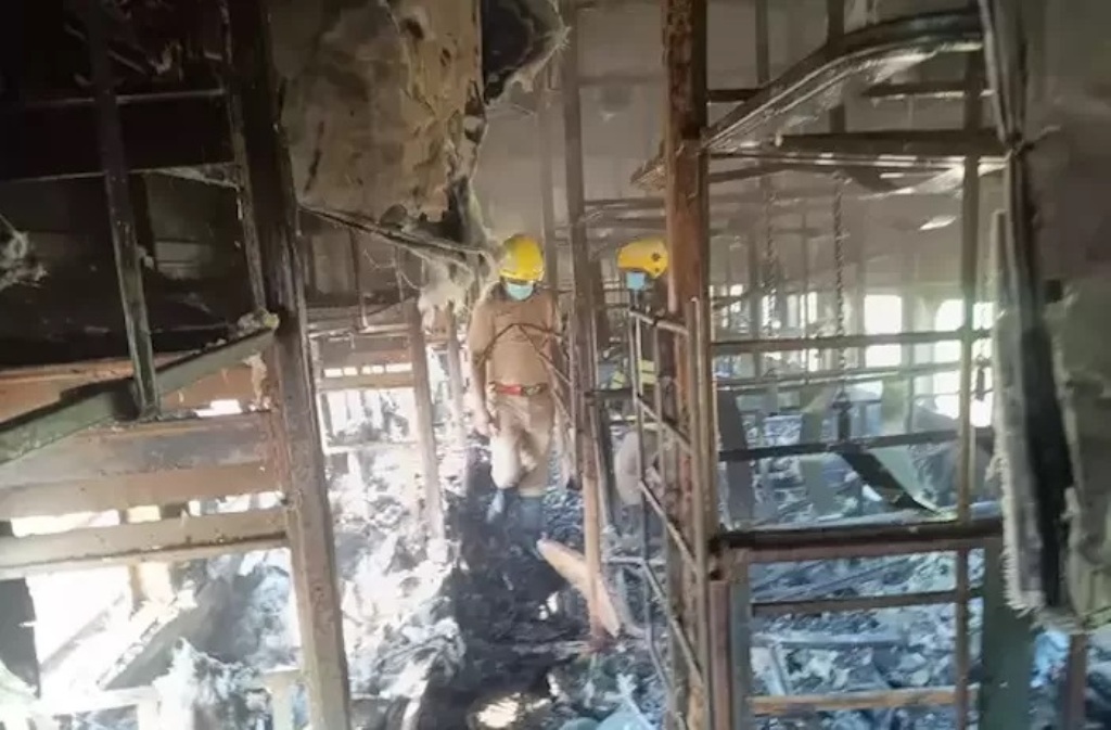 LUDES : Gerbong kereta ludes terbakar usai penumpang menyalakan kompor gas, hingga menewaskan sembilan orang.