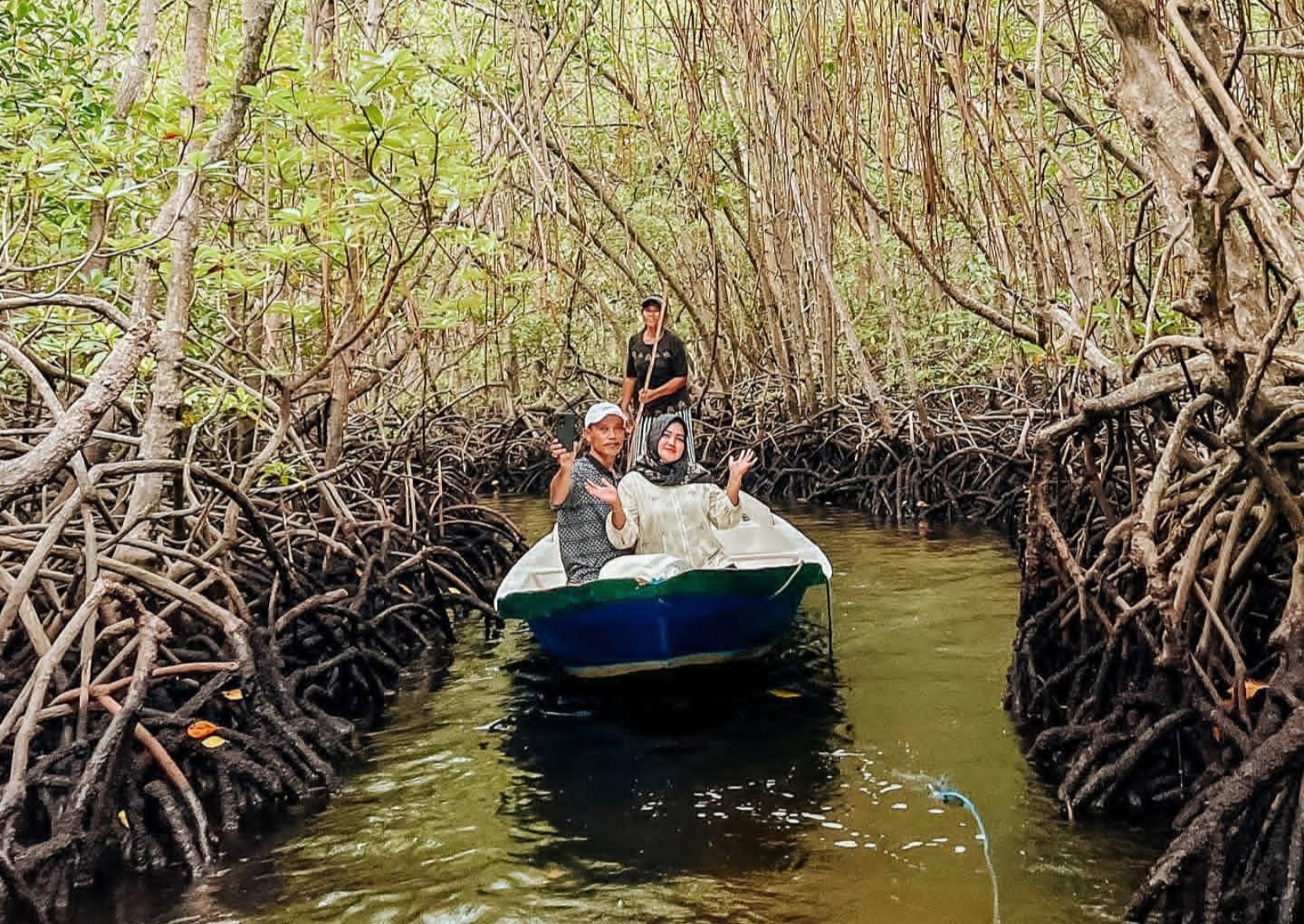 Aktivitas wisatawan di Pulau Lembongan