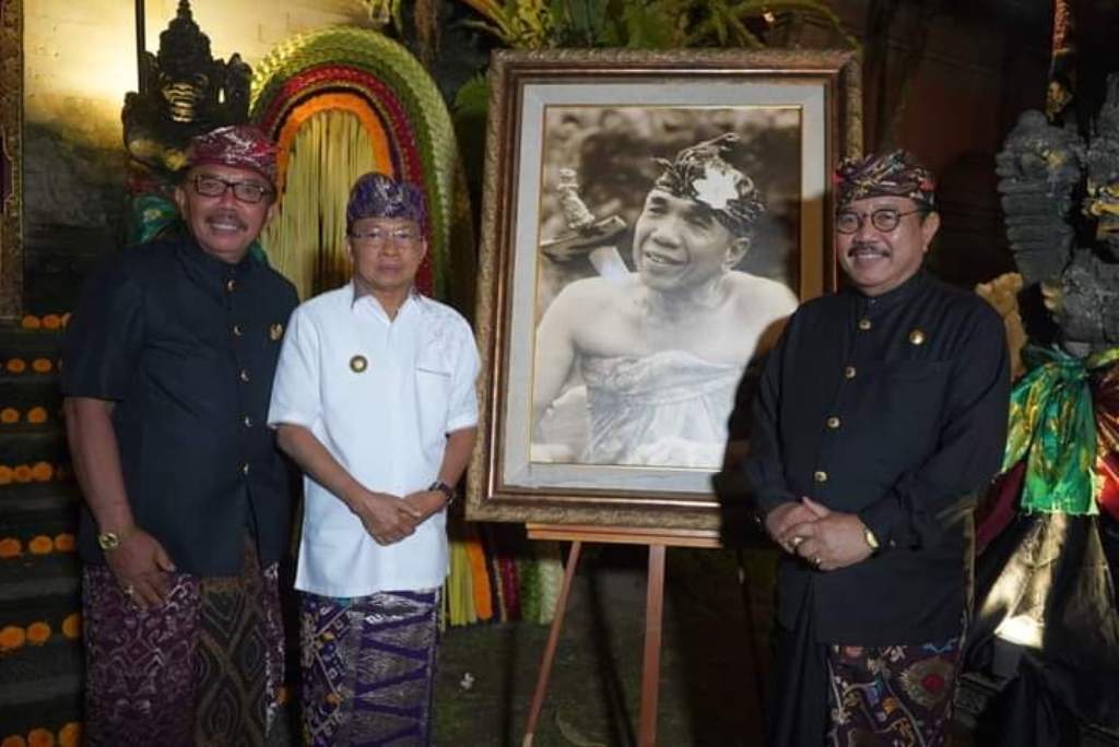 APRESIASI: Gubernur Bali Wayan Koster hadiri malam apresiasi penganugerahan penghargaan Bintang Budaya Parama Dharma, kepada perintis pariwisata budaya Bali, Ida Tjokorda Gde Agung Sukawati.